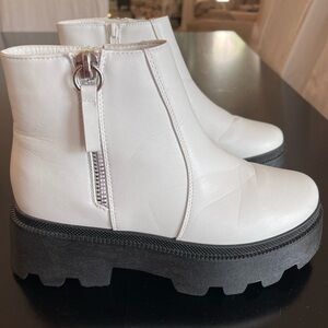 Forever 21 White Chunky Platform Ankle Boots Size 9